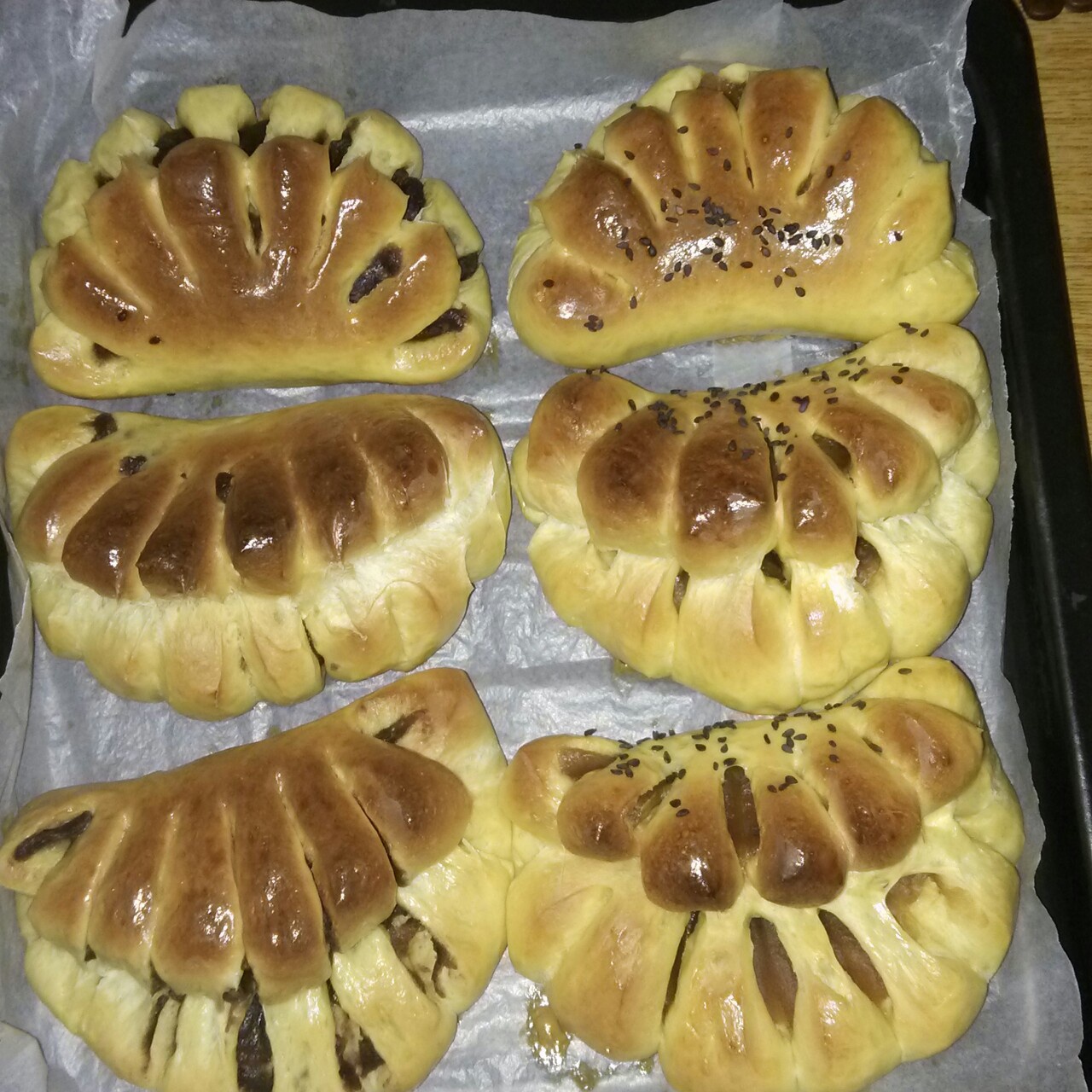 莲蓉红豆沙馅扇形面包
