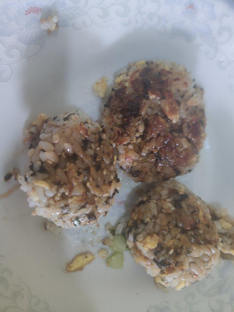剩米饭这样做好吃好吃到转圈圈，自制日式海苔饭团