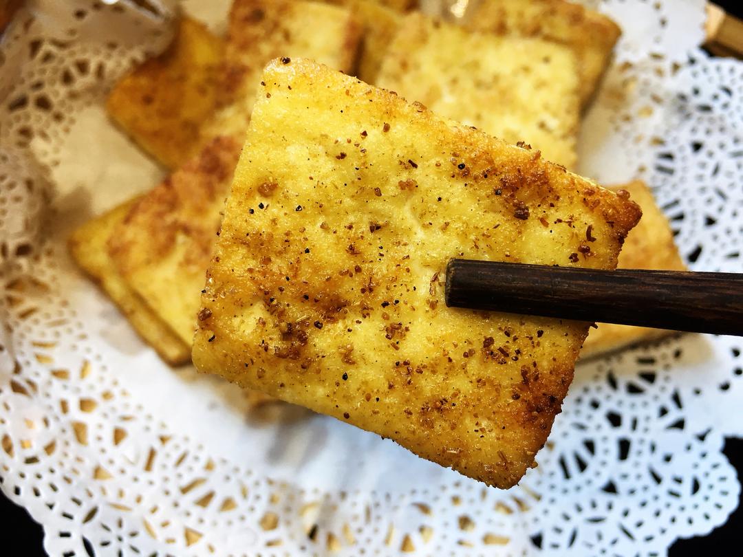 椒盐孜然豆腐干的做法