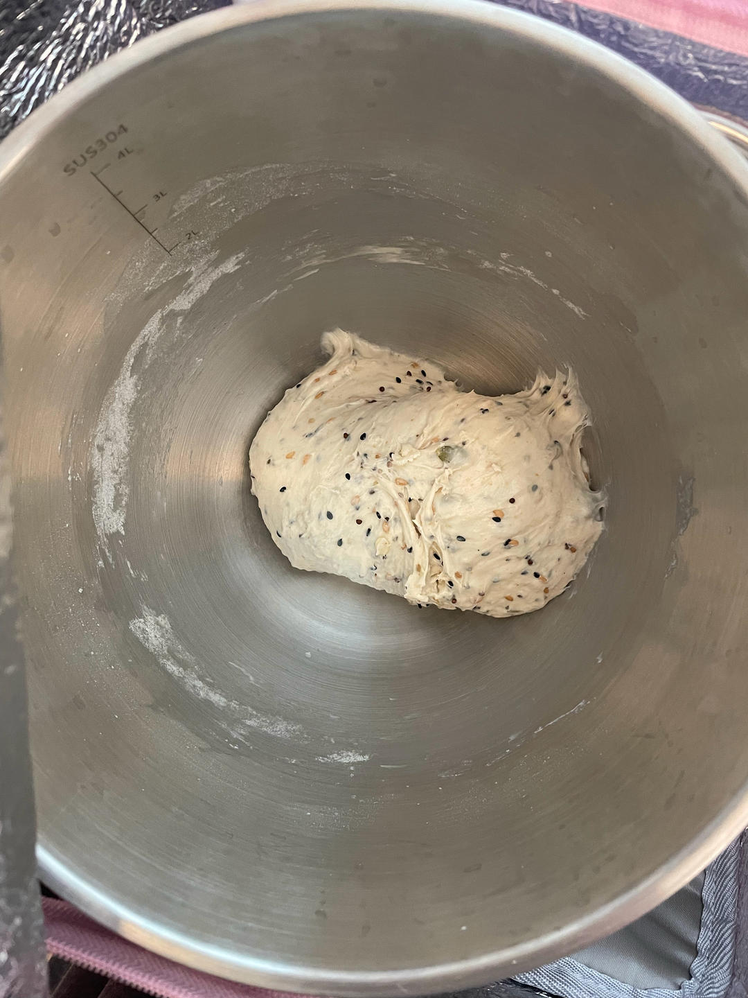 全麦蔓越莓核桃软欧包