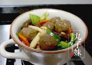 养生又美味—蚝油杂菌肉丸煲的做法 步骤5