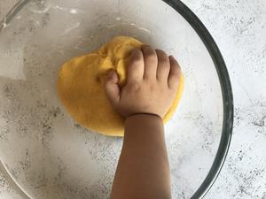 🔥不加一滴水❗️超健康南瓜（红薯）紫薯发面饼的做法 步骤5