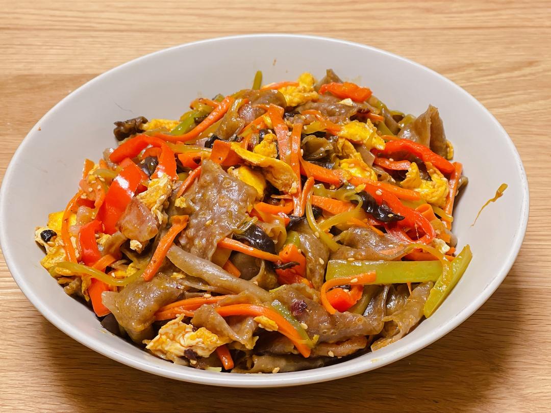 杂蔬炒荞麦面皮