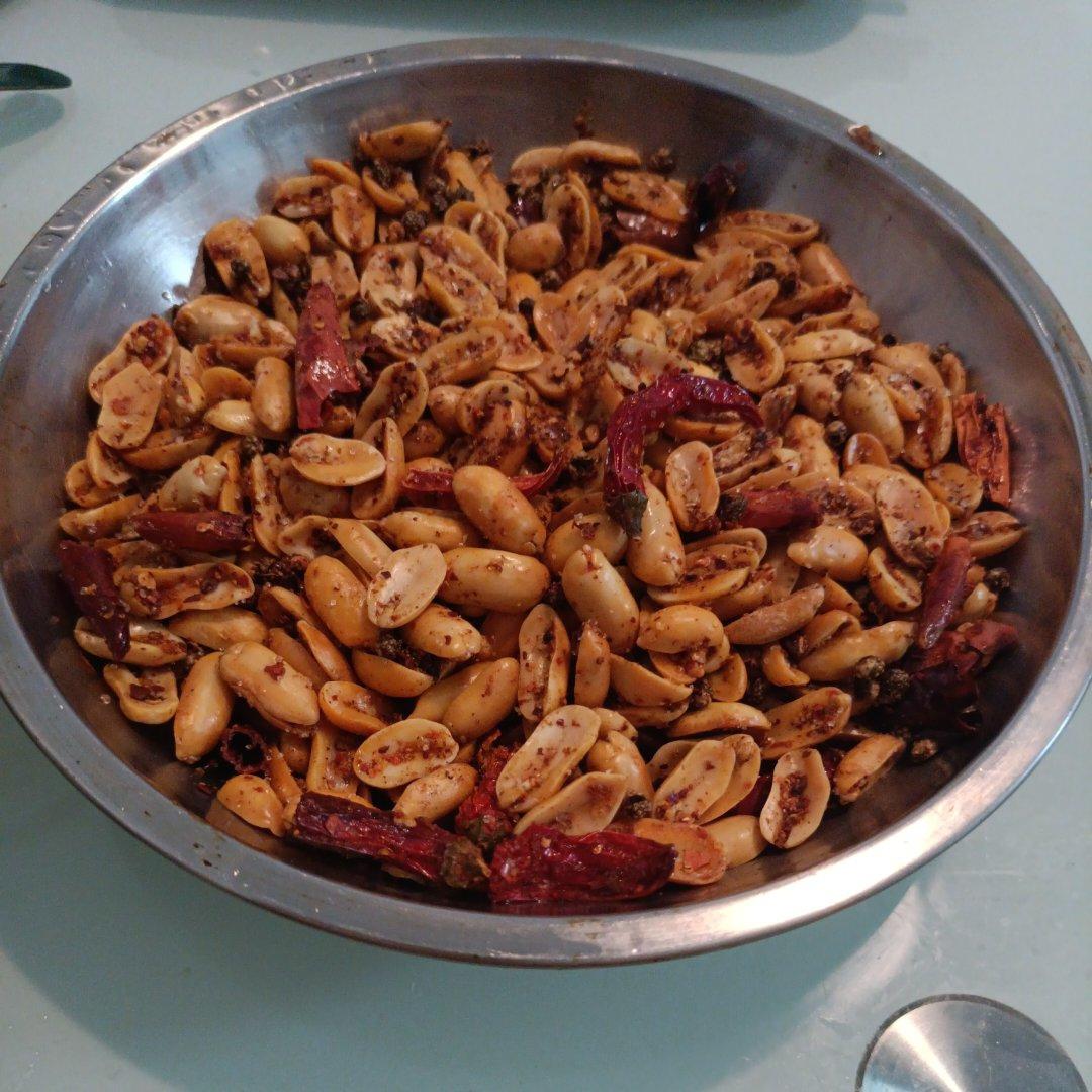 超香的下酒菜麻辣花生米