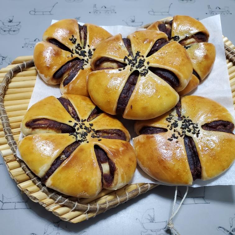 花样豆沙面包的做法