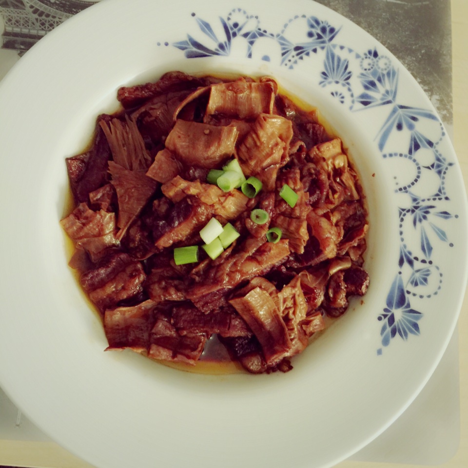 老妈拿手菜【烟熏竹笋烧牛腱】