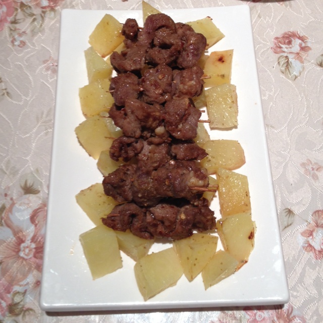 生烤羊肉串
