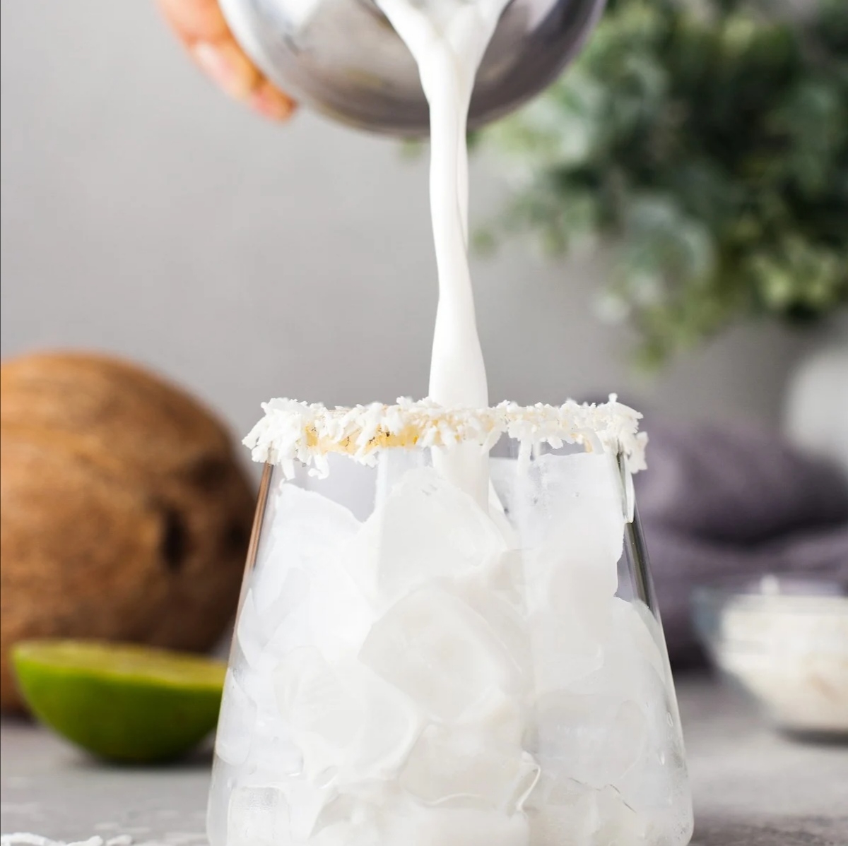 Boozy Time—椰子玛格丽塔鸡尾酒（Coconut Margarita）的做法 步骤6