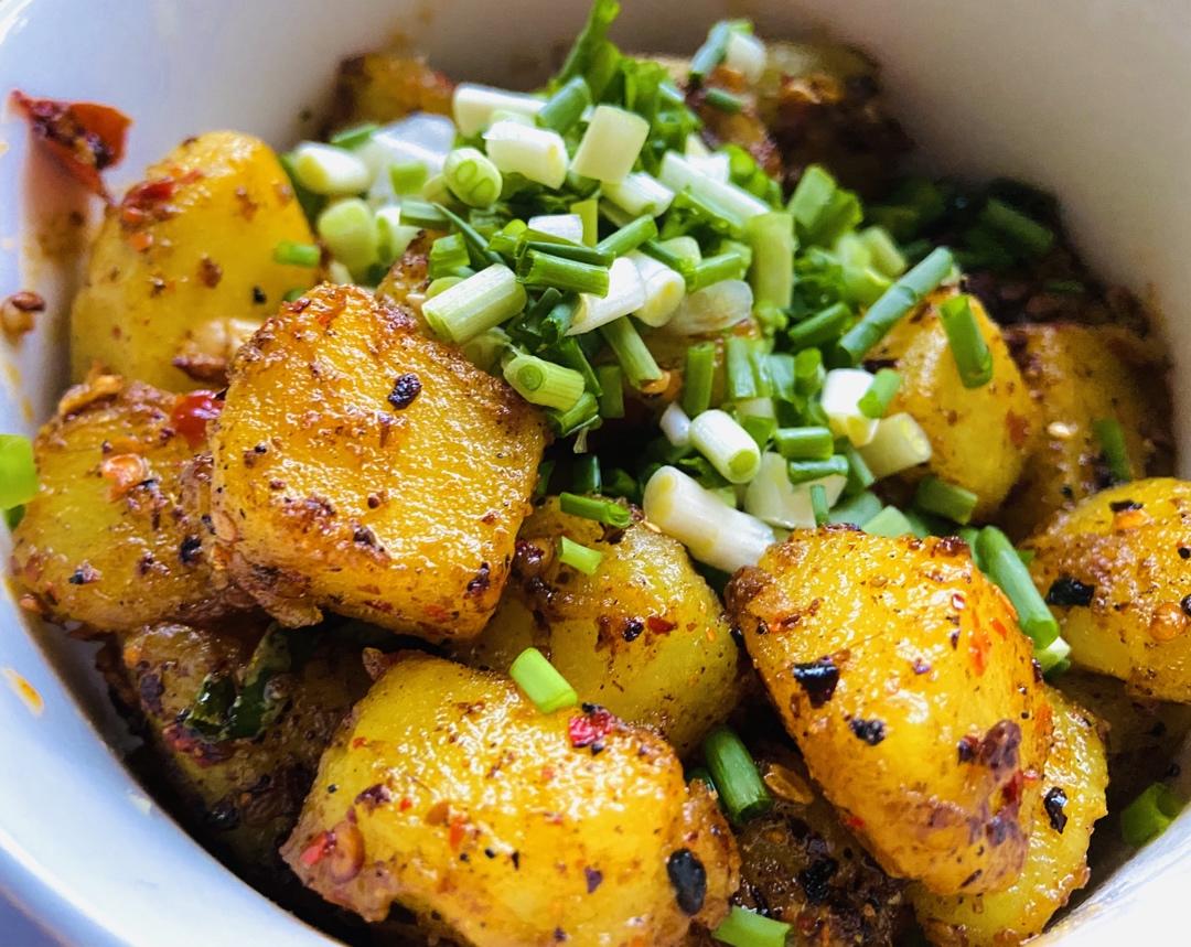 秒杀路边摊！香气扑鼻的【香辣孜然土豆】