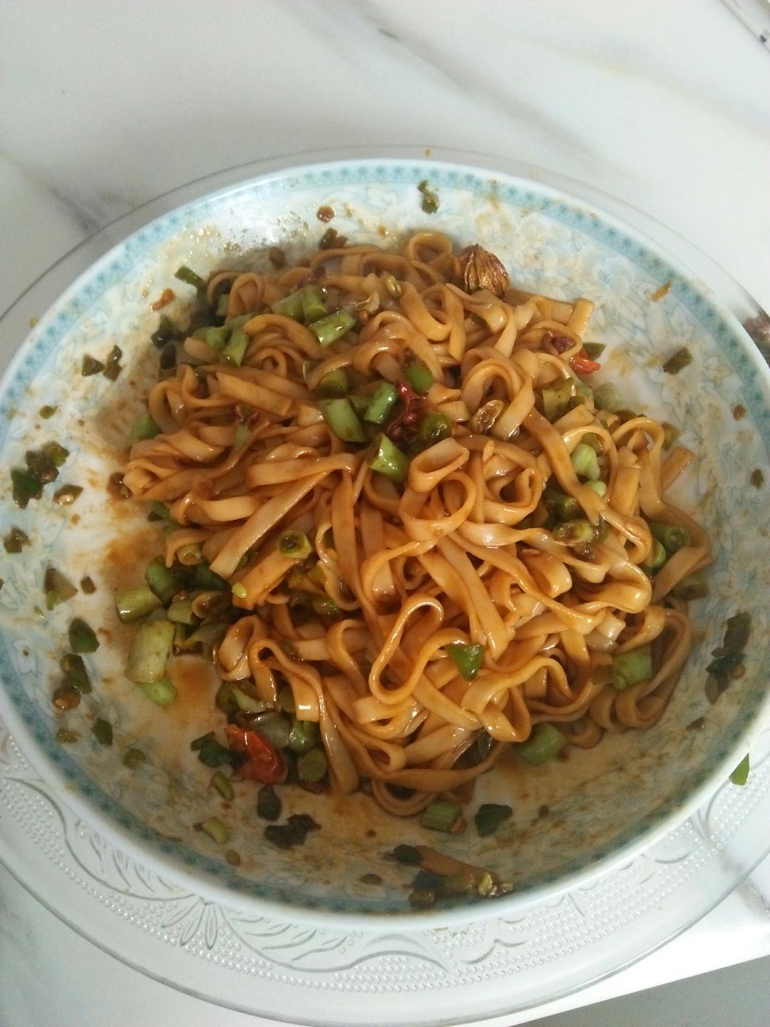 【橄榄菜四季豆拌面】