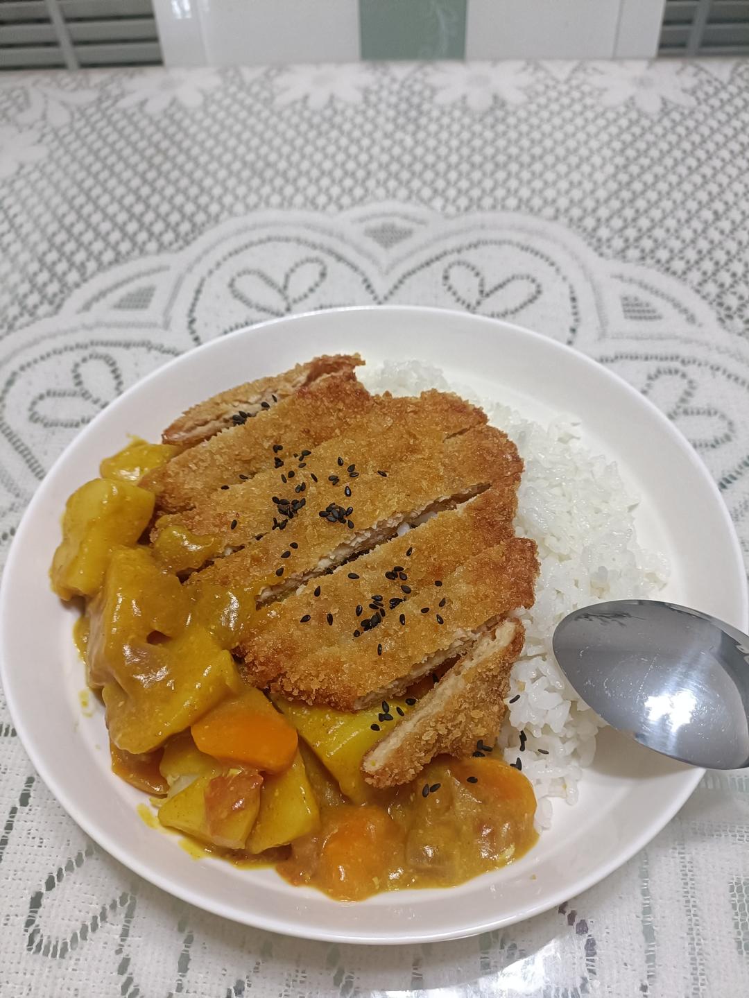 炸鸡排咖喱饭