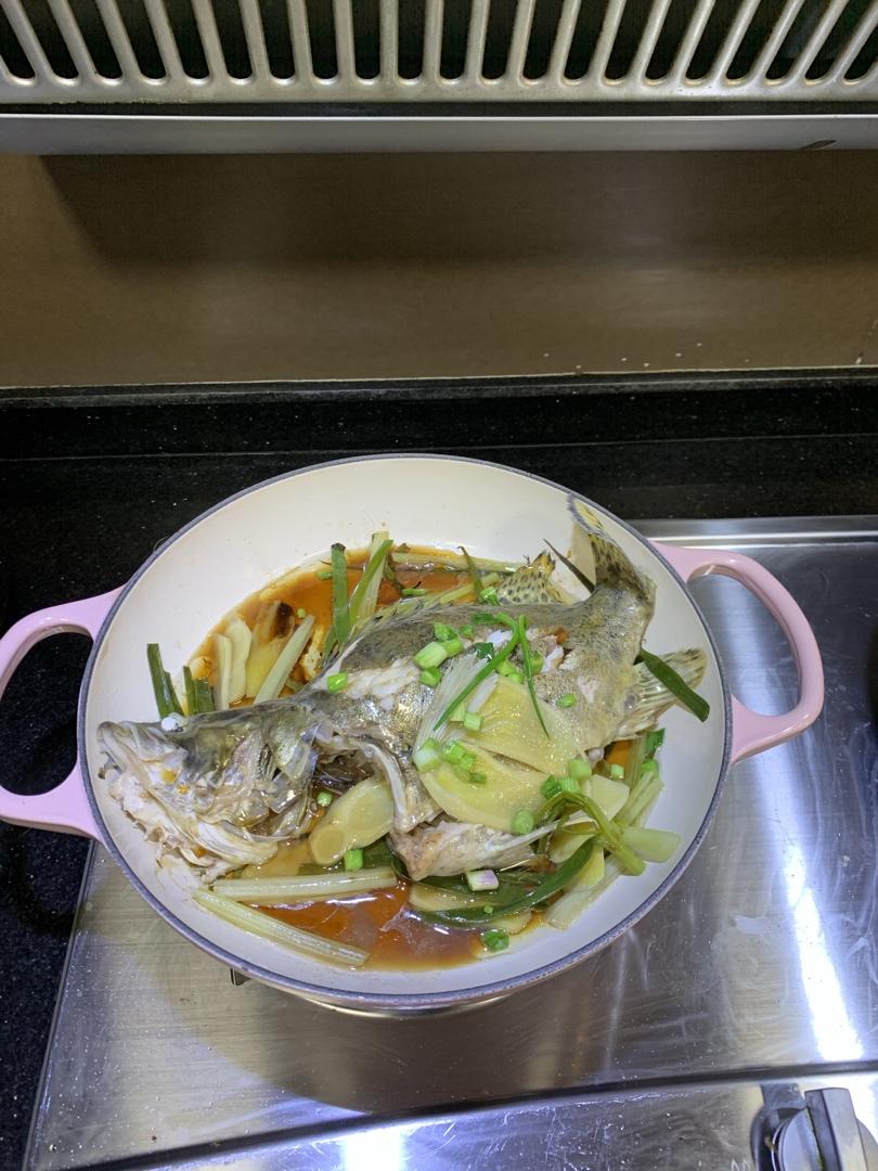 海鲜锅焗黑头鱼