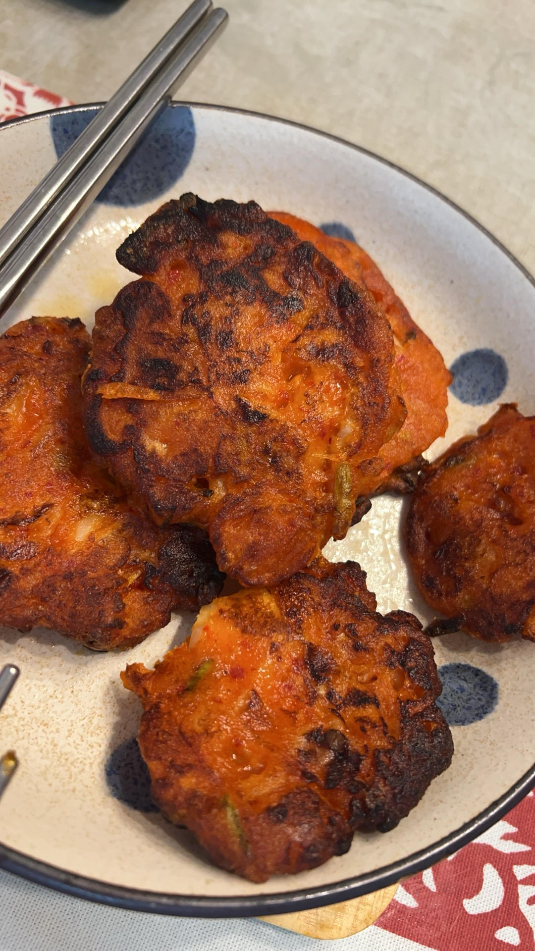 韩国小吃
--超简单韩式泡菜煎饼。附不会抛锅翻面的小技巧