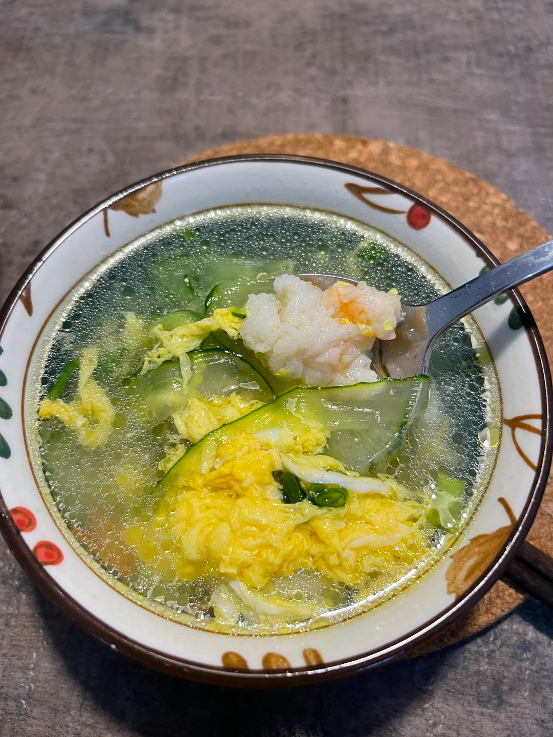 低卡饱腹、鲜美又爽口的黄瓜虾滑汤，减脂必备