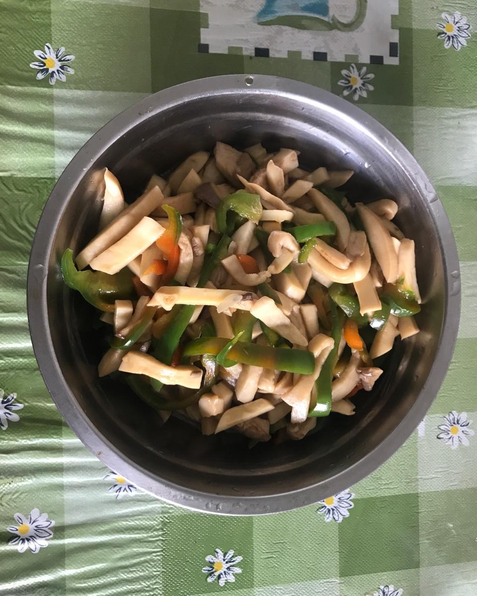 青椒素炒杏鲍菇