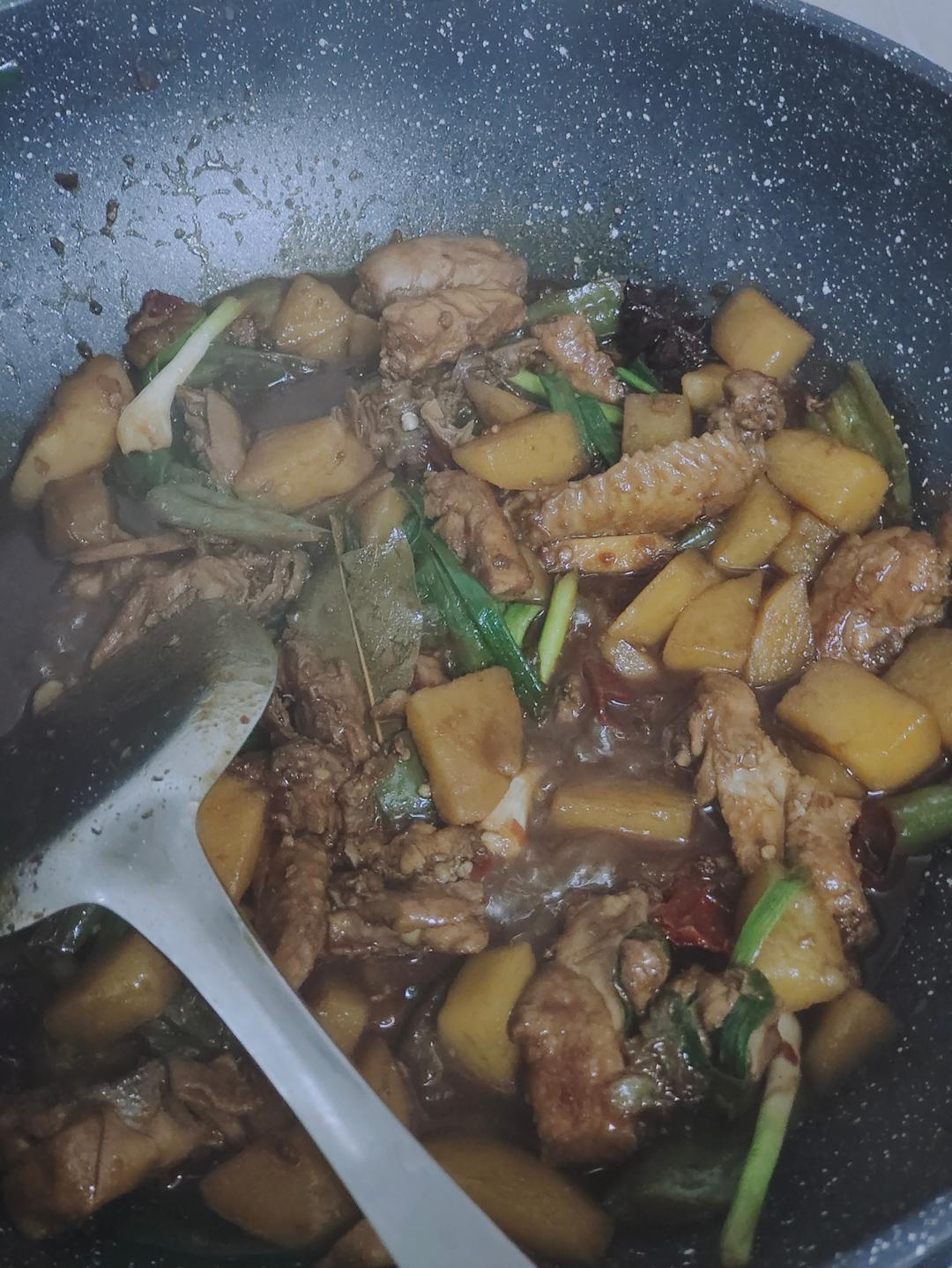 一看就会的土豆烧鸡块