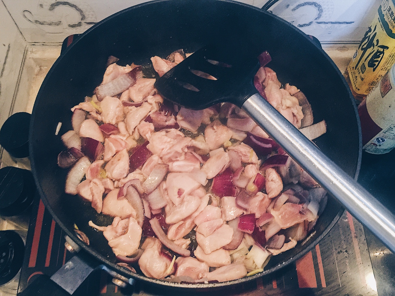 超浓郁鲜辣咖喱鸡—珐琅铸铁锅的做法 步骤4