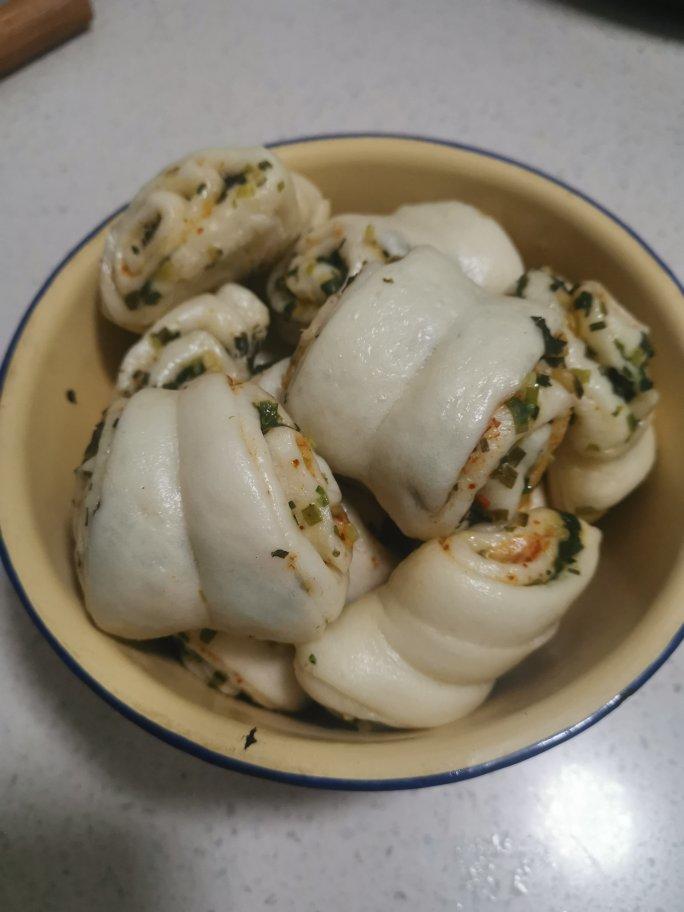 🌺椒盐葱香花卷🌺（操作简单，好吃又好看）