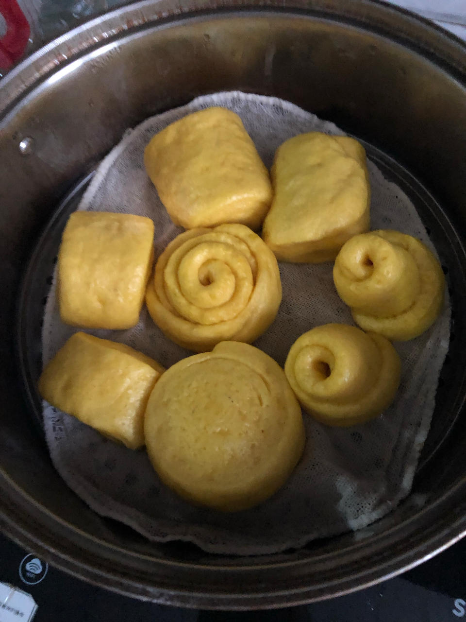 新手也可以--详解如何做出人见人爱、金黄的南瓜馒头