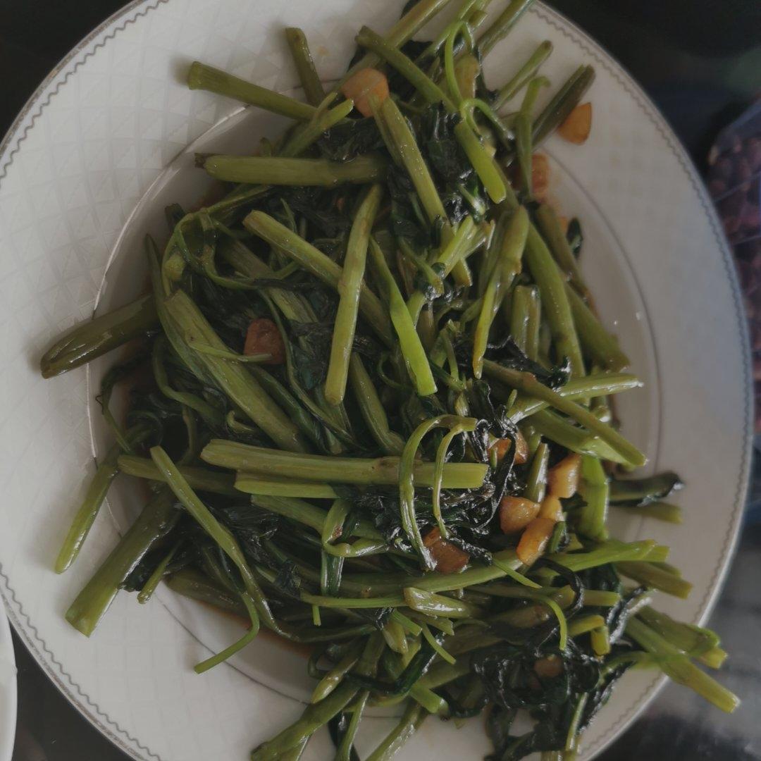 爆炒耗油空心菜