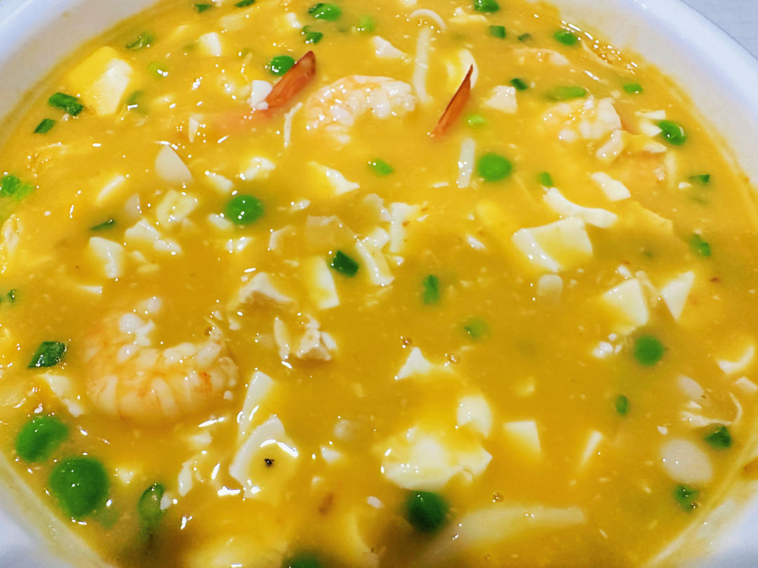 鲜掉眉毛！咸蛋黄鲜虾豆腐｜天冷煮一锅，暖胃又舒心