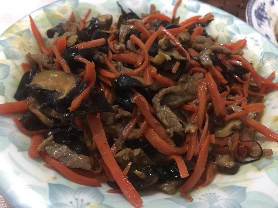 胡萝卜香菇炒木耳