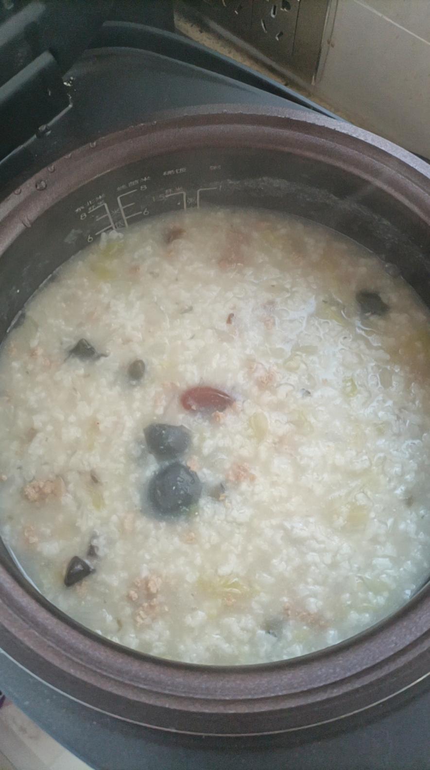 妈妈👩教我做的皮蛋瘦肉粥🥣简单快捷美味😋