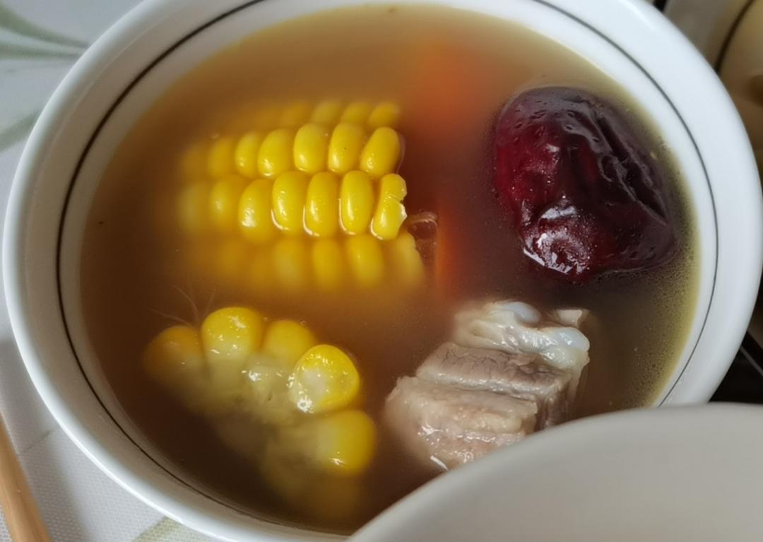 连吃三碗的玉米山药排骨汤