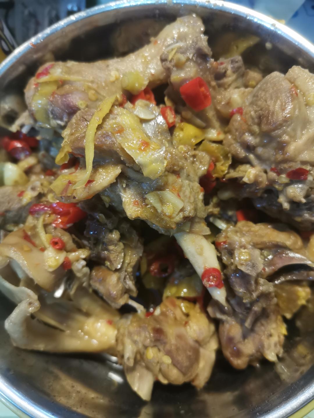 传统正宗的啤酒鸭配方和做法，鲜嫩香浓，只需炒千万不要焯水