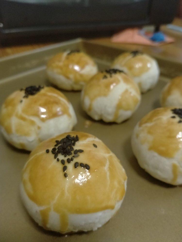 酥到掉渣的美味蛋黄酥