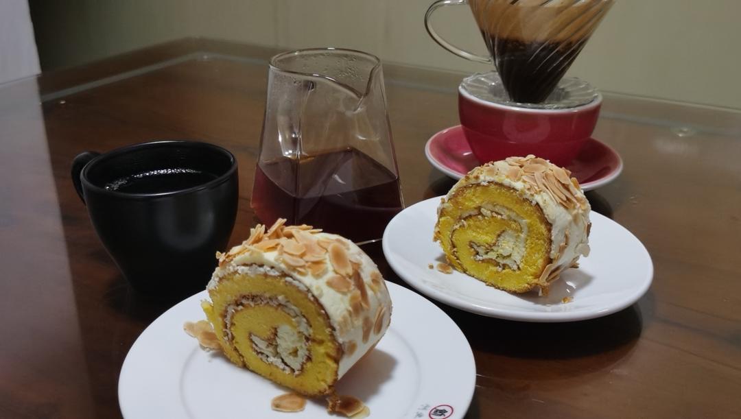 咸奶油杏仁蛋糕卷