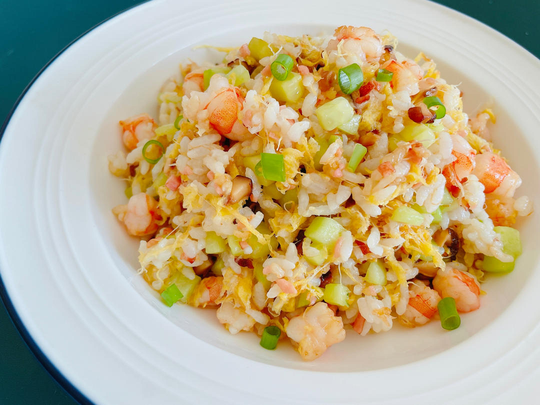 看过扬州名厨制作的扬州炒饭，感觉自己之前吃到的都是假的！