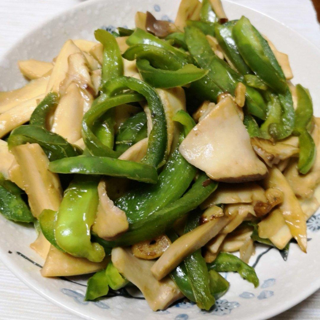 青椒素炒杏鲍菇
