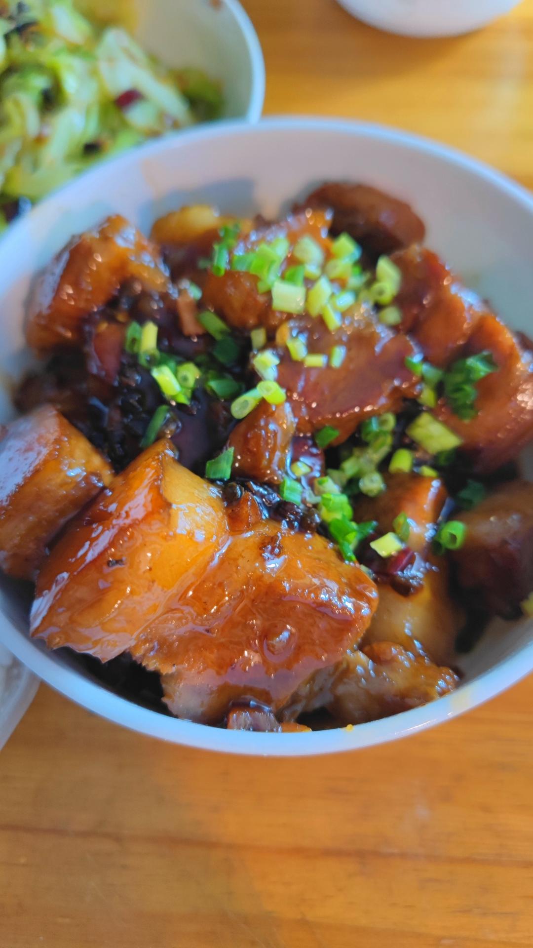 厨师长教你：“红烧肉”的家常做法，肉香四溢肥而不腻