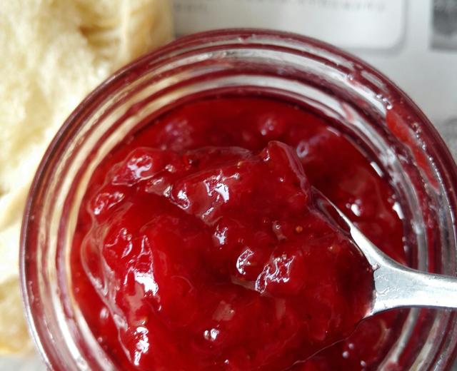留住草莓的色、香、味––草莓果酱的做法
