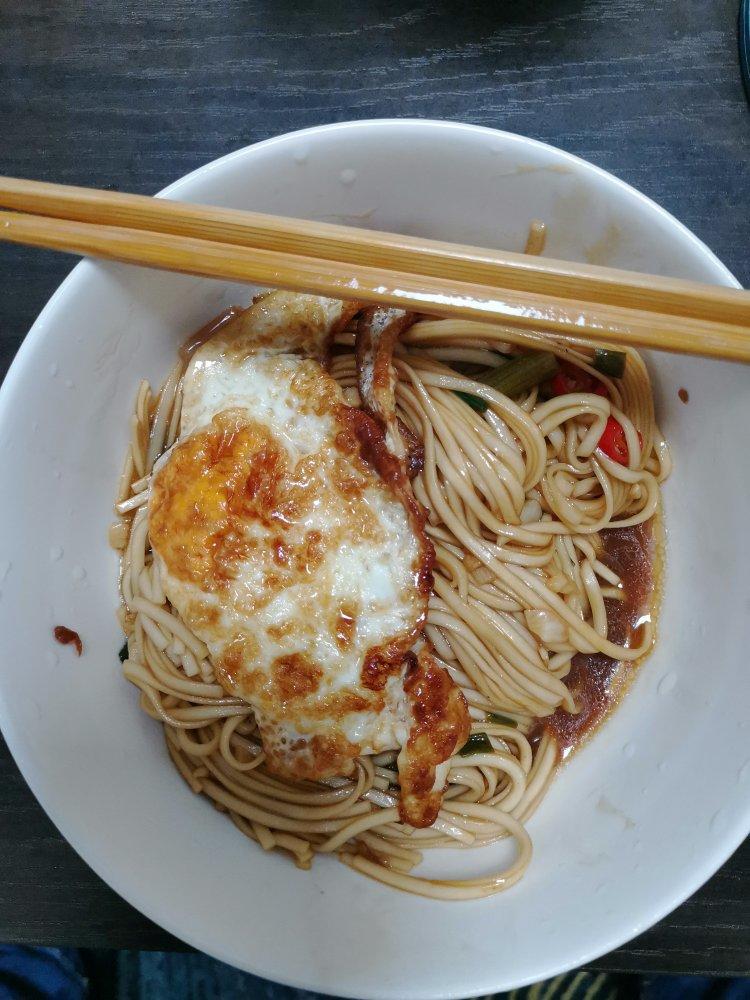 香到舔盘子🉐️荷包蛋焖面🍜超满足❗️