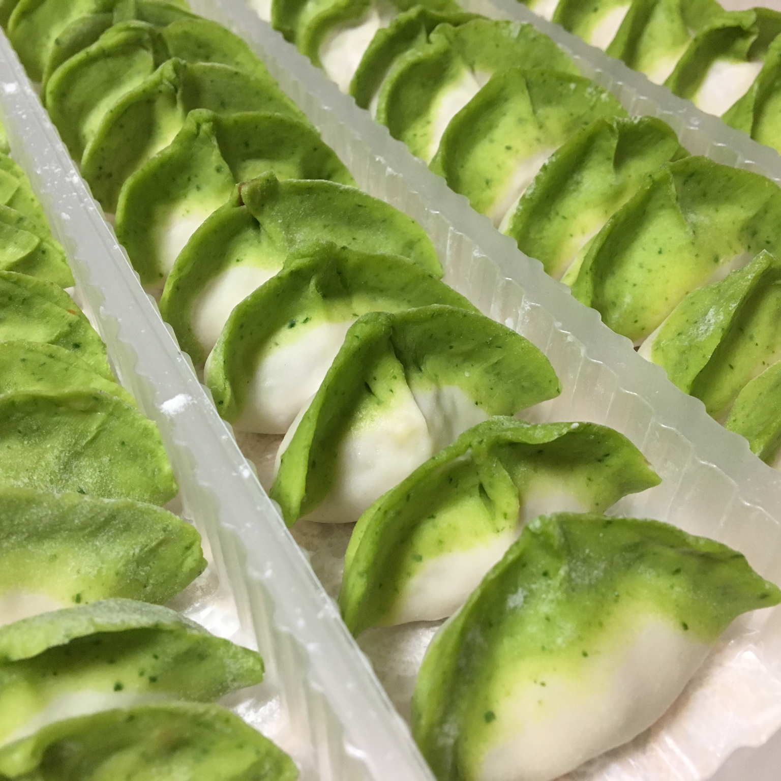 翡翠白玉白菜饺子详细版（附翡翠白玉白菜饺子包法，翡翠白玉饺子皮两种制法，面包机和面，翡翠白玉烧卖，各种馅料搭配）