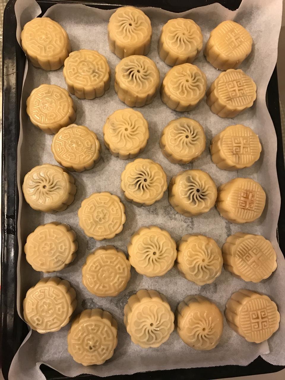 广式月饼—蛋黄莲蓉月饼