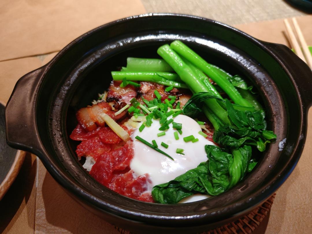 保姆级的「腊味煲仔饭2.0」加强版来了，地道老广味～