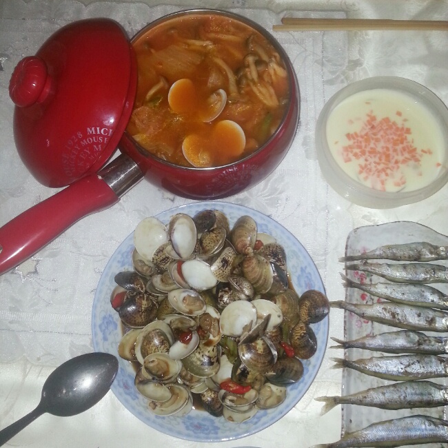 豆腐花蛤泡菜锅