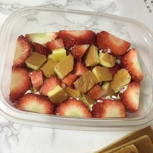 草莓提拉米苏盒子的做法 步骤13