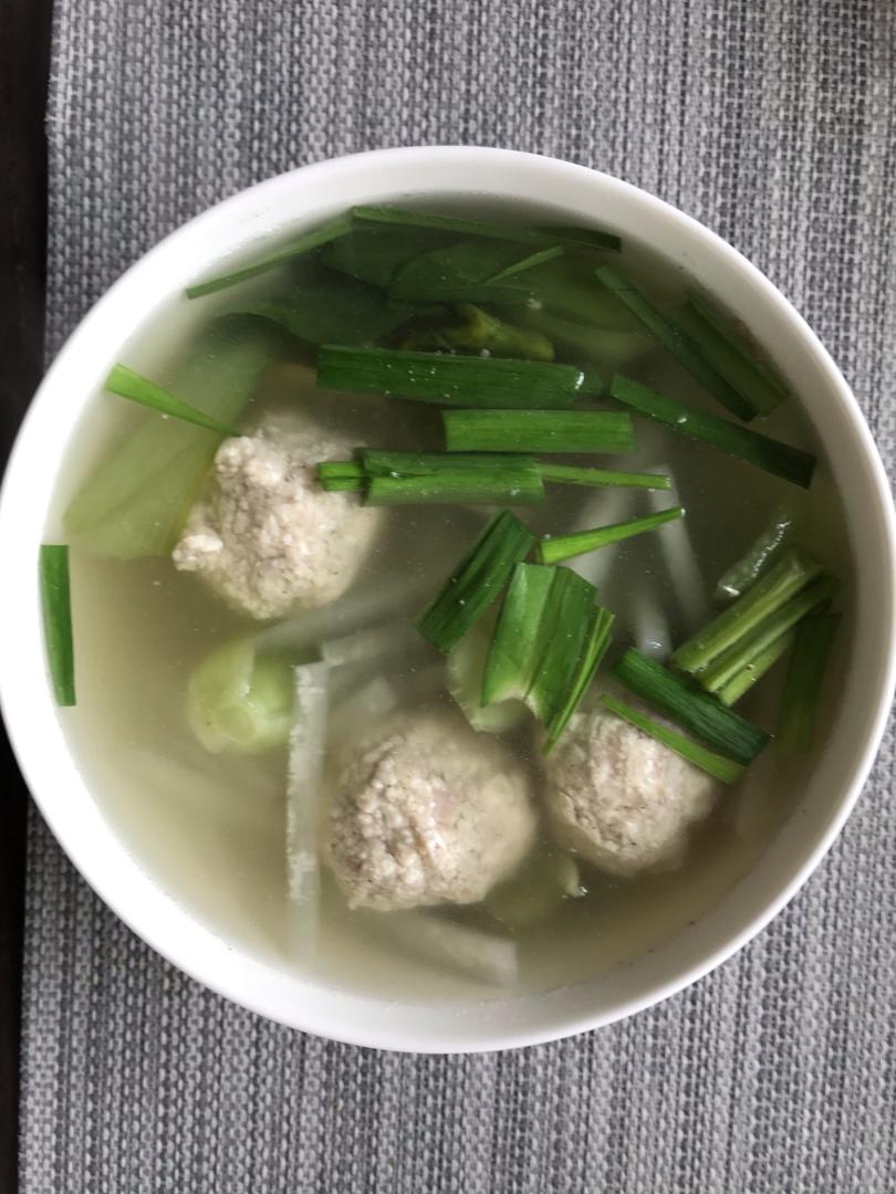 【10分钟系列】白萝卜豆腐圆子汤