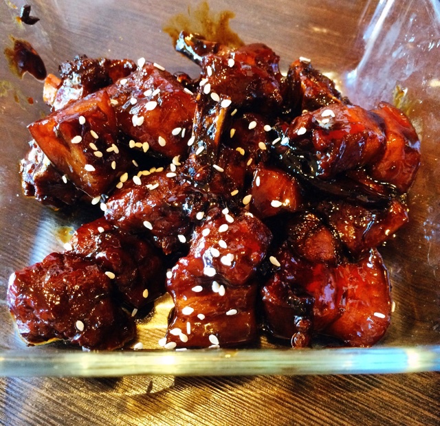 吃着碗里望着锅里的红烧肉