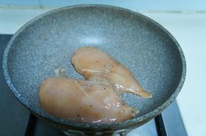 无油煎鸡胸肉的做法 步骤4