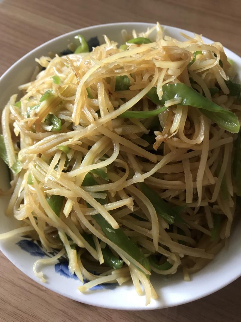 好吃又方便的青椒土豆丝，来喽！