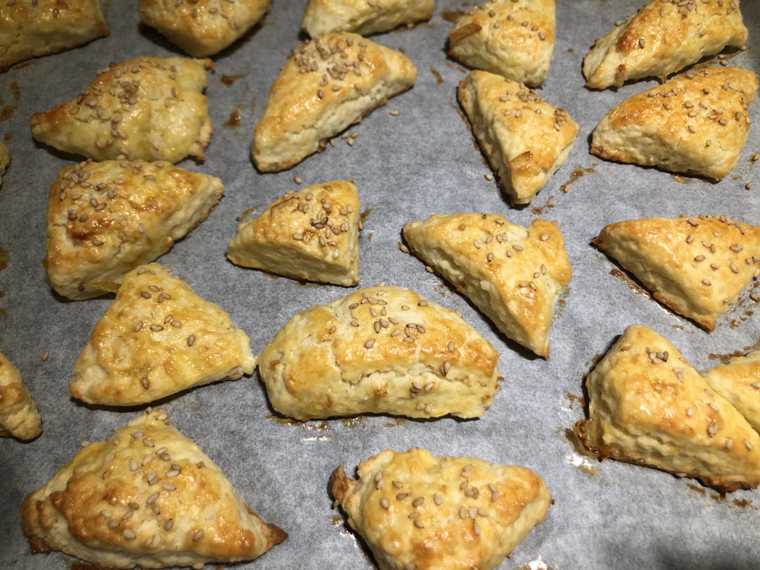 【视频】3分钟 奶油司康Scone(可能是世界上最快手的司康) 消耗淡奶油～