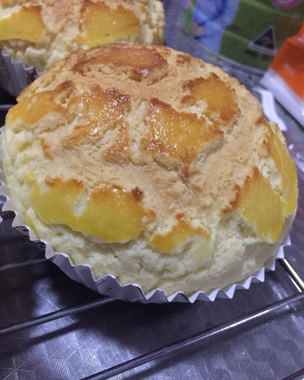 好吃到炸裂的港式菠萝包（附带制作酥皮的小视频）