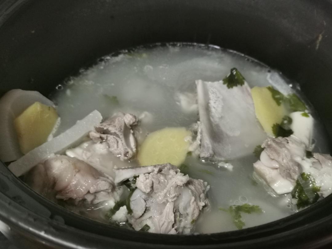 羊肉汤(炖萝卜)