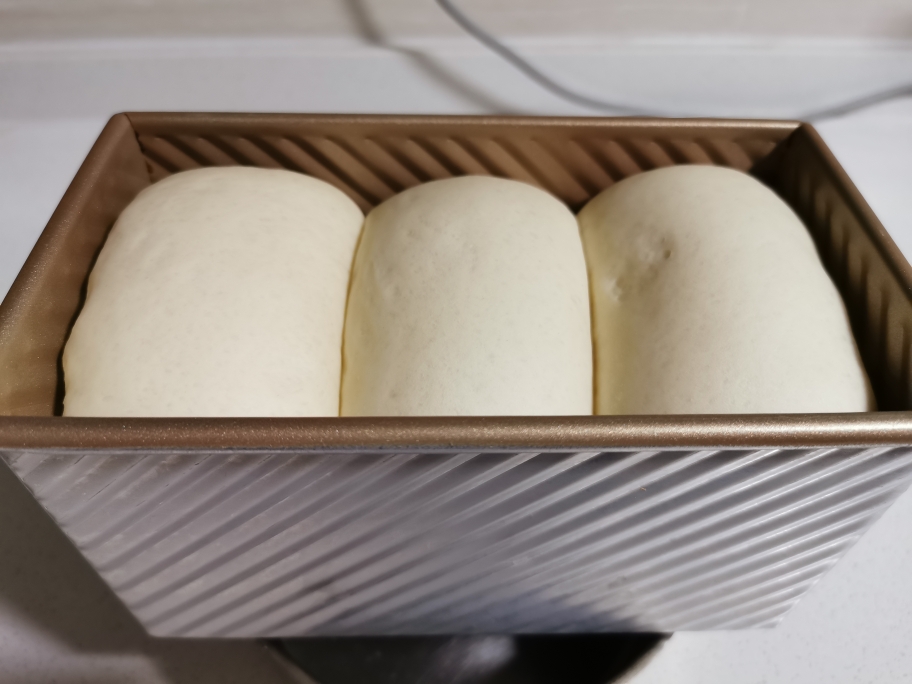 日式生吐司—你看这白白胖胖的吐司，像不像你的肚子呀？的做法