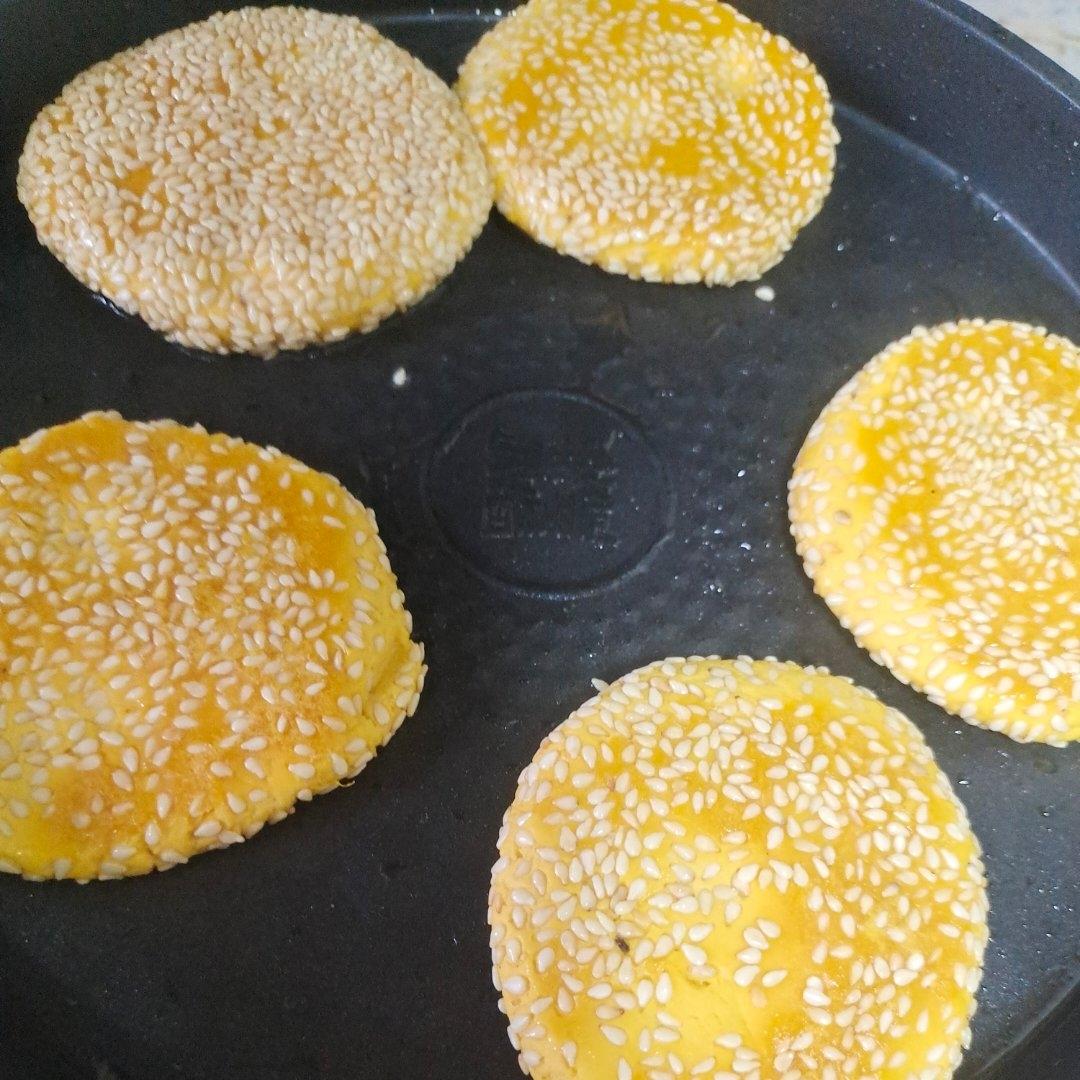 平底锅就能做!香甜软糯的南瓜饼